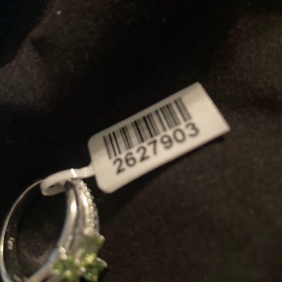 Beautiful Peridot ring - Picture 2 of 3